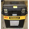 Image 1 : DEWALT PULL AROUND WORK STATION