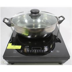 SALTON PORTABLE INDUCTION COOKTOP WITH LIDDED POT