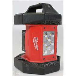 MILWAUKEE M18 WORKLIGHT WITH BATTERY