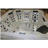 Image 1 : NEW DELUXE HOT TUB