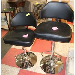 PAIR OF SHOWHOME HYDRAULIC LIFT OFFICE CHAIRS