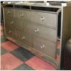 Image 1 : SHOWHOME DELUXE 8 DRAWER MIRRORED DRESSER