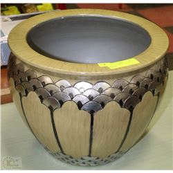 NEW LARGE GREEN TONE ETCHED PLANTER
