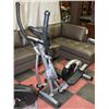 Image 1 : UNIVERSAL FITNESS ELIPTICAL MACHINE