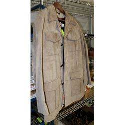 NEW MENS SIZE 40 LEATHER COAT WITH ZIP UP LINING