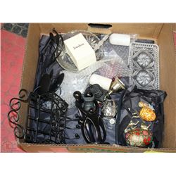 LARGE BOX W/PINWHEEL TRAY, METAL KEY