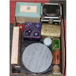 FLAT W/DECORATIVE TRINKET BOXES INCL.