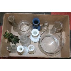 FLAT WITH ASSORTED VASES