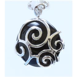 14K WHITE GOLD ONYX DIAMOND PENDANT:6.10 GRAMS/DIAMOND:1.00CT