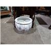 Image 1 : ASIAN PORCELAIN PLANTER