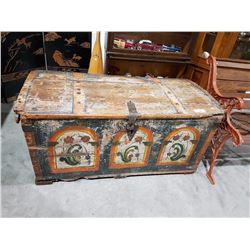 PAINTED UKRAINIAN DOME TOP TRUNK