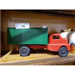 1940'S STEEL TOY DUMP TRUCK