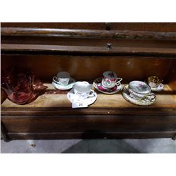 5 TEACUPS/SAUCERS, CRANBERRY GLASS VASE
