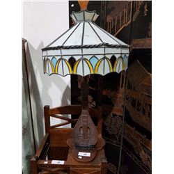 TIFFANY STYLE LEAD/STAINED GLASS LAMP ON BRONZE BASE