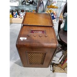 FLOOR MODEL RADIO W/TURNTABLE