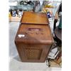 Image 1 : FLOOR MODEL RADIO W/TURNTABLE