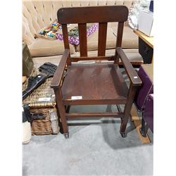 VINTAGE WOODEN CHAIR