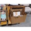 Image 1 : BOX OF PAINTINGS & PRINTS