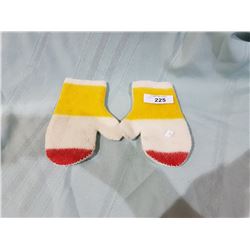 PAIR HUDSON BAY BLANKET MITTS
