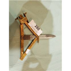 TRENCH KNIFE
