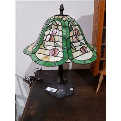 TIFFANY STYLE LEAD/STAINED GLASS TABLE LAMP
