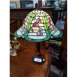 TIFFANY STYLE LEAD/STAINED GLASS TABLE LAMP