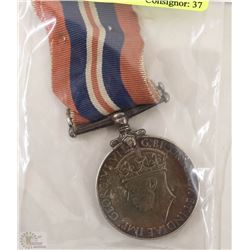 15) CANADIAN WWII SERVICE MEDAL