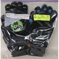 6 PACK OF GLOW IN THE DARK GLOVES