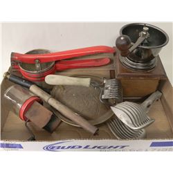 LOT OF VINTAGE KITCHEN WARE