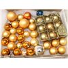 Image 1 : FLAT OF CHRISTMAS ORNAMENTS