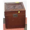 Image 1 : VINTAGE JOKER STORAGE BOX 13"X13"X13"H