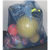 Image 1 : HOCKEY PADS,GLOVE,BLOCKER BAG OF BALLS