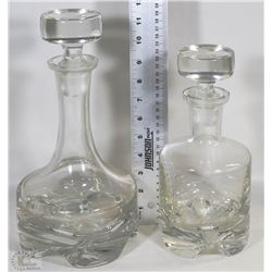 BOX WITH 2 DECORATIVE GLASS LIQUOR CONTAINERS