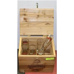 MOLSON SIGNATURE PINT GLASSES & SHOOTERS IN A WOOD