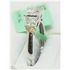 Image 3 : #24-10KT WHITE GOLD 8 PRINCESS CUT DIAMOND RING