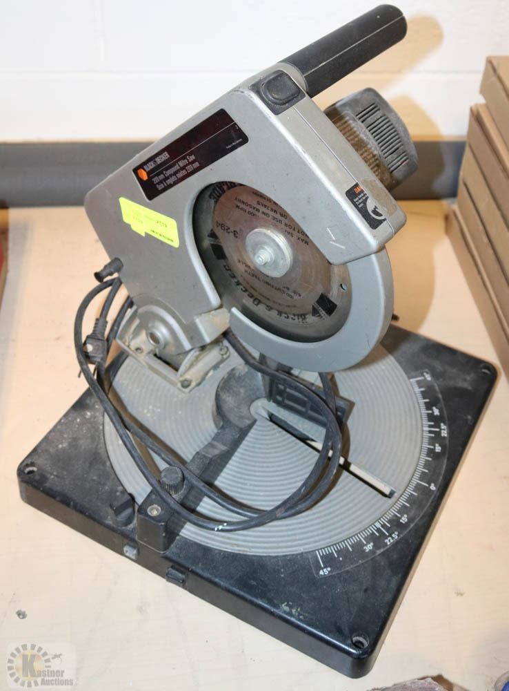 BLACK & DECKER 209MM COMPOUND MITRE SAW