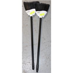 LOT OF 2 SMALL DUST BROOMS
