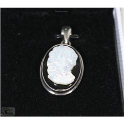 S/S CAMEO PENDANT