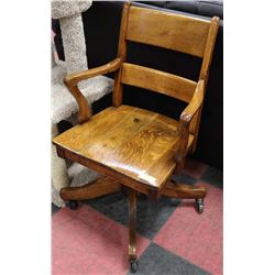 OAK OFFICE CHAIR ON WHEELS