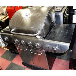 MASTER CHEF ST STEEL BBQ NEEDS CLEANING