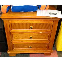 OAK 3 DRAWER NIGHT STAND