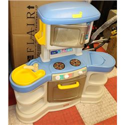 LITTLE TIKES FAMILY KITCHEN