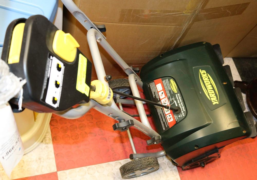 YARDWORKS ELECTRIC SNOW SHOVEL WITH DEFLECTORS