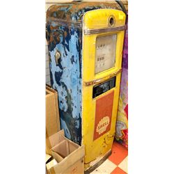 VINTAGE 1940S GAS PUMP