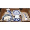 Image 1 : TRAY WITH NEW BLUE AND WHITE DISH DECOR