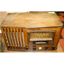 VINTAGE TABLE TOP RADIO