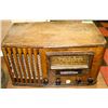 Image 1 : VINTAGE TABLE TOP RADIO