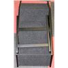 Image 1 : CARPETED DOGGIE STAIRS OR RAMP.