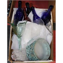 BOX W/DECORATIVE BOTTLES (BLUE & RED),