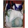 Image 1 : BOX W/DECORATIVE BOTTLES (BLUE & RED),